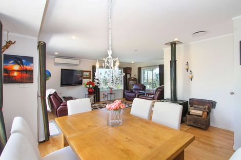Photo of property in 272 Glamorgan Drive, Northcross, Auckland, 0630