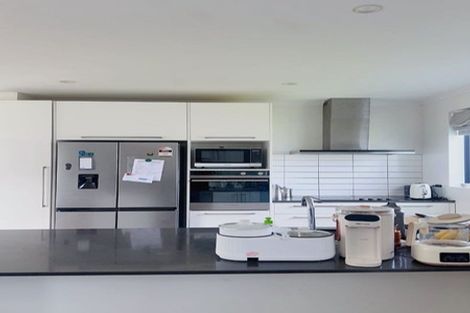 Photo of property in 2 Manutewhau Road, Massey, Auckland, 0614