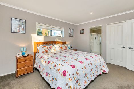 Photo of property in 1 Valley Road, Waiuku, 2123