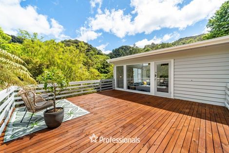 Photo of property in 132 Cheviot Road, Lowry Bay, Lower Hutt, 5013
