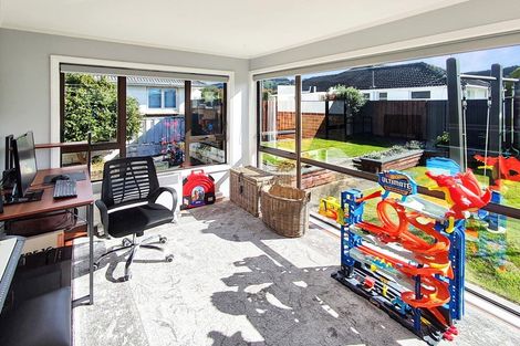 Photo of property in 77 Fraser Crescent, Elderslea, Upper Hutt, 5018