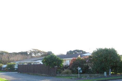 Photo of property in 12 Leybourne Avenue, Waikanae, 5036