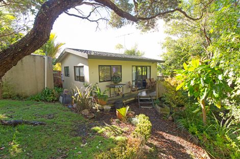 Photo of property in 11 Kauri Road, Stanmore Bay, Whangaparaoa, 0932