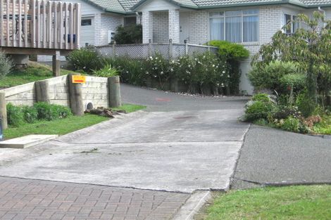 Photo of property in 33 Regents Park Place, Westgate, Auckland, 0614