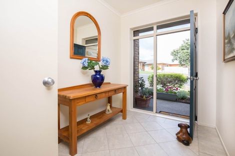 Photo of property in 4 Saltwood Street, Red Beach, 0932