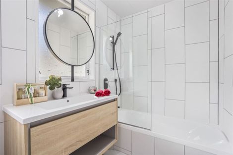 Photo of property in 17 Magdalen Place, West Harbour, Auckland, 0618