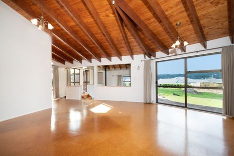 Photo of property in 69 Sunny Crescent, Huapai, Kumeu, 0810