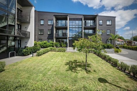 Photo of property in 109/165 Lake Road, Northcote, Auckland, 0627