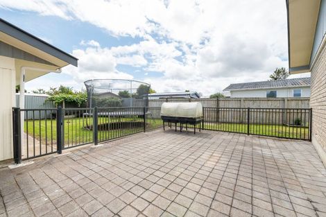 Photo of property in 21 Rhonda Avenue, Deanwell, Hamilton, 3206