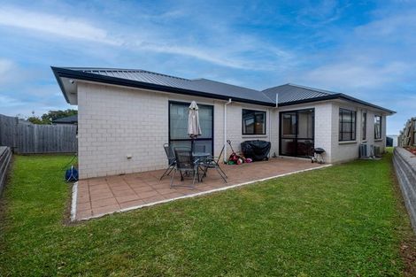 Photo of property in 15 Huahua Crescent, Papakura, 2110