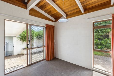 Photo of property in 15 Winara Avenue, Waikanae, 5036