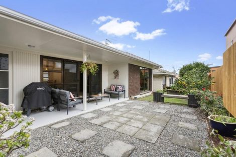Photo of property in 2/248 Great North Road, Henderson, Auckland, 0612