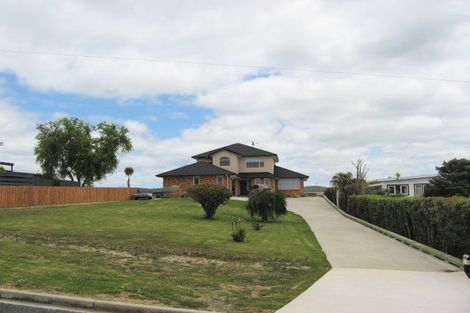 Photo of property in 82 Tiri Road, Tindalls Beach, Whangaparaoa, 0930
