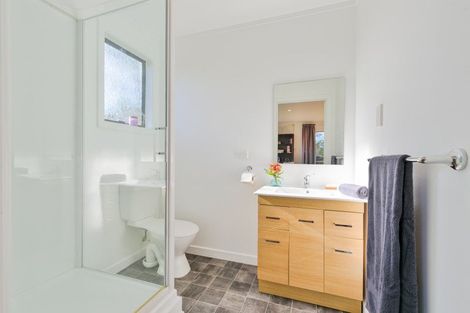 Photo of property in 9 Balmain Street, Newlands, Wellington, 6037