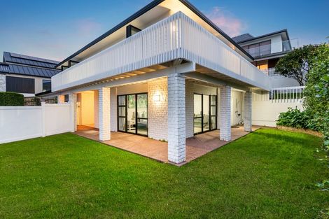 Photo of property in 2/33 Parr Terrace, Castor Bay, Auckland, 0620
