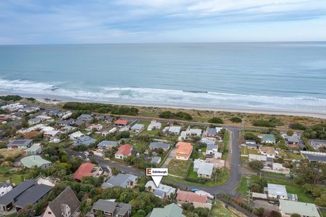 Photo of property in 33 Queen Street, Brighton, Dunedin, 9035
