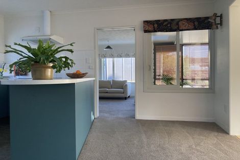 Photo of property in 10 Taupata Street, Redcliffs, Christchurch, 8081