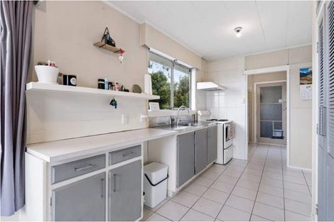 Photo of property in 14 Waari Avenue, Sunnyvale, Auckland, 0612