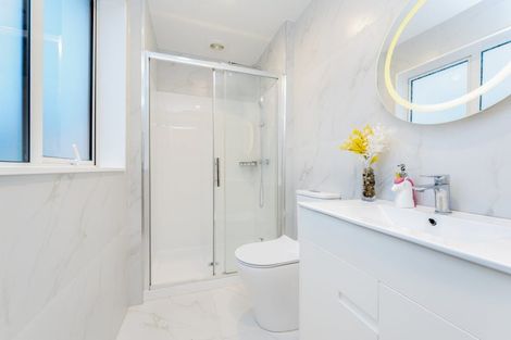 Photo of property in 96b Sturges Road, Henderson, Auckland, 0612