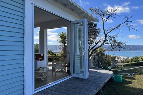 Photo of property in 18 Singers Road, Korokoro, Lower Hutt, 5012