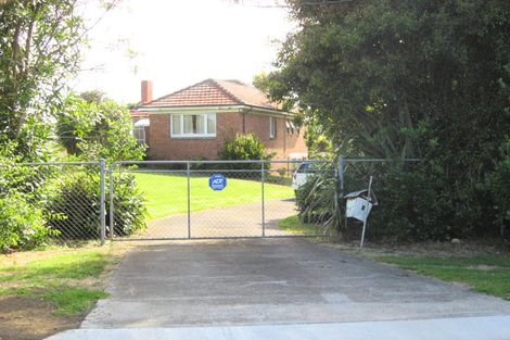Photo of property in 28 Kiwi Esplanade, Mangere Bridge, Auckland, 2022