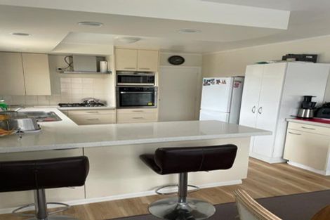 Photo of property in 47 Greenslade Crescent, Northcote, Auckland, 0627