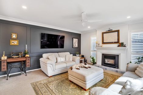 Photo of property in 3 San Ambrosio Rise, Henderson, Auckland, 0612