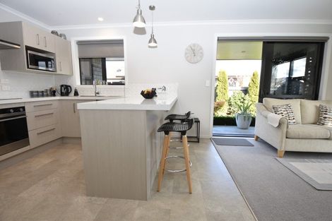 Photo of property in 2 Hereford Drive, Carterton, 5713