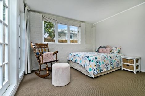 Photo of property in 123 Millbrook Road, Sunnyvale, Auckland, 0612