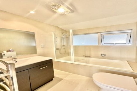 Photo of property in 2/112 Sunrise Avenue, Mairangi Bay, Auckland, 0630
