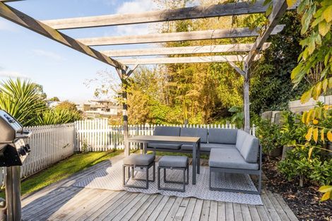 Photo of property in 32 Milton Road, Bluff Hill, Napier, 4110