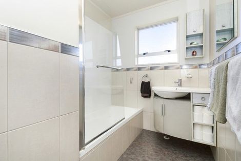 Photo of property in 4 Saint Aidans Way, Tawa, Wellington, 5028