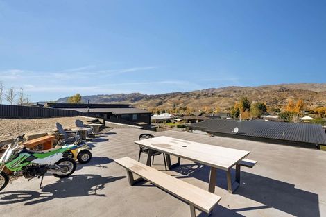 Photo of property in 71 Stratford Drive, Mount Pisa, Cromwell, 9383