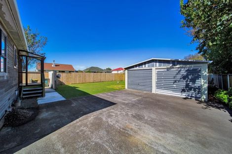 Photo of property in 1 Robbins Crescent, Hawera, 4610