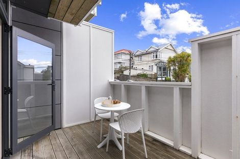 Photo of property in Pirie Street Townhouses, 35u2 Pirie Street, Mount Victoria, Wellington, 6011