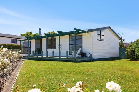 Photo of property in 6 Vela Place, Clarks Beach, 2122