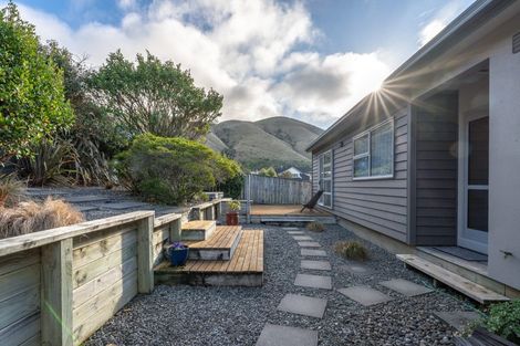 Photo of property in 16 Neston Grove, Churton Park, Wellington, 6037