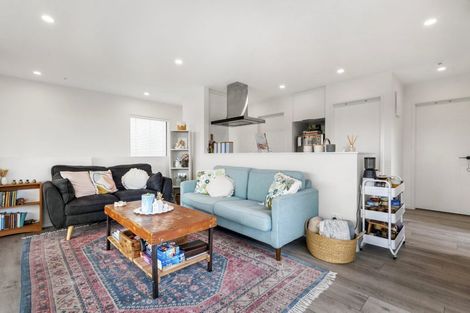 Photo of property in 5 Holiday Road, Stanmore Bay, Whangaparaoa, 0932