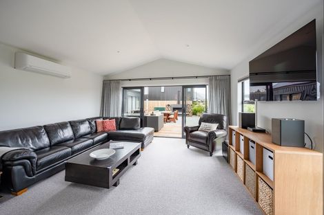 Photo of property in 2 Courthill Lane, Wanaka, 9305