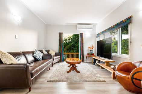 Photo of property in 1/9 Norman Road, Titirangi, Auckland, 0604