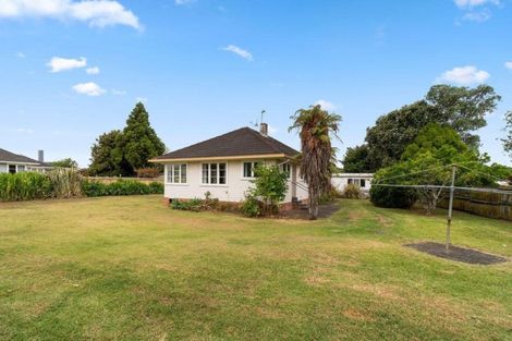 Photo of property in 16 London Street, Te Atatu Peninsula, Auckland, 0610