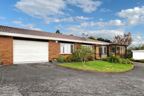 Photo of property in 28a/2 Godley Road, Green Bay, Auckland, 0604