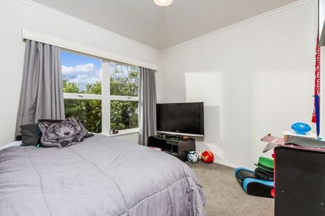 Photo of property in 1/32 Old Lake Road, Narrow Neck, Auckland, 0624
