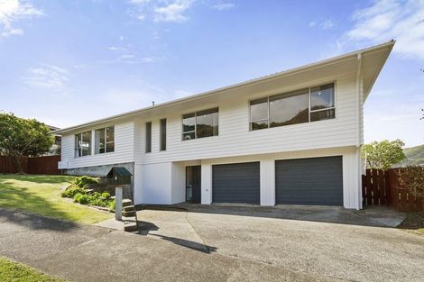 Photo of property in 4 Saint Aidans Way, Tawa, Wellington, 5028