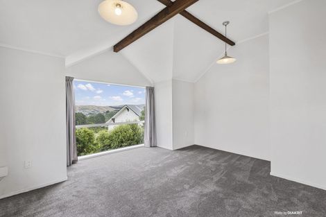 Photo of property in 5 Pimlico Place, Newlands, Wellington, 6037