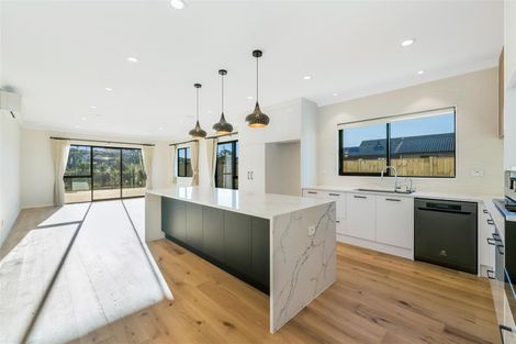 Photo of property in 35 Hayfield Way, Karaka, Papakura, 2113