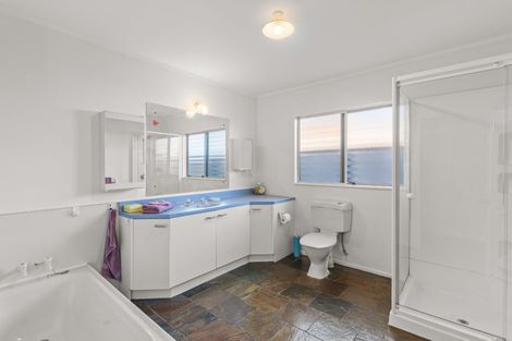 Photo of property in 10 Cedar Drive, Paraparaumu Beach, Paraparaumu, 5032