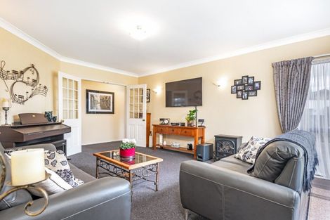 Photo of property in 19 Clearview Drive, Milson, Palmerston North, 4414