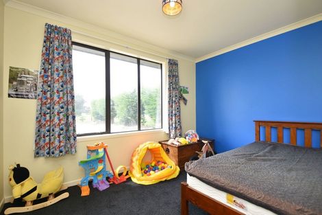 Photo of property in 176 Seaward Road, Edendale, 9825