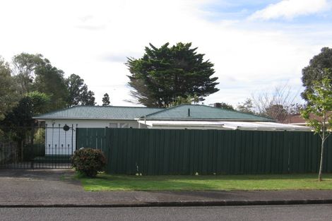 Photo of property in 37 Taipari Road, Te Atatu Peninsula, Auckland, 0610